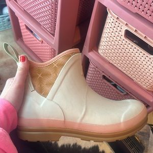 Size 6 never worn muck boots ankle style